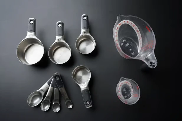 Measuring cups and spoons